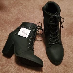 Brand New Daisy Fuentes Heeled Booties